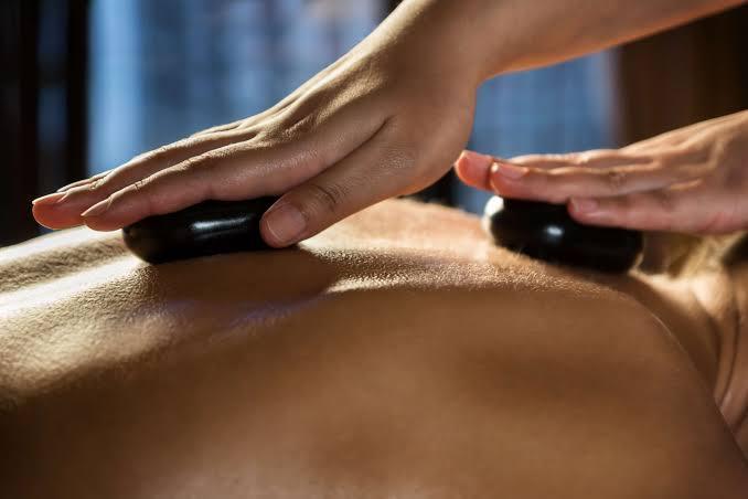 Masaje Thai con Piedras Calientes